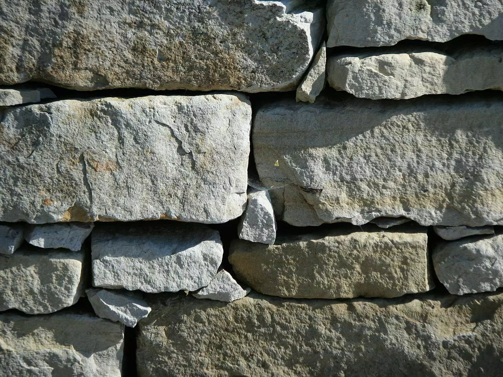 Natursteinmauer Kirchheimer Sandstein Schichtmauerwerk