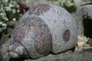 Gartendekoration Marienkäfer Granit rot